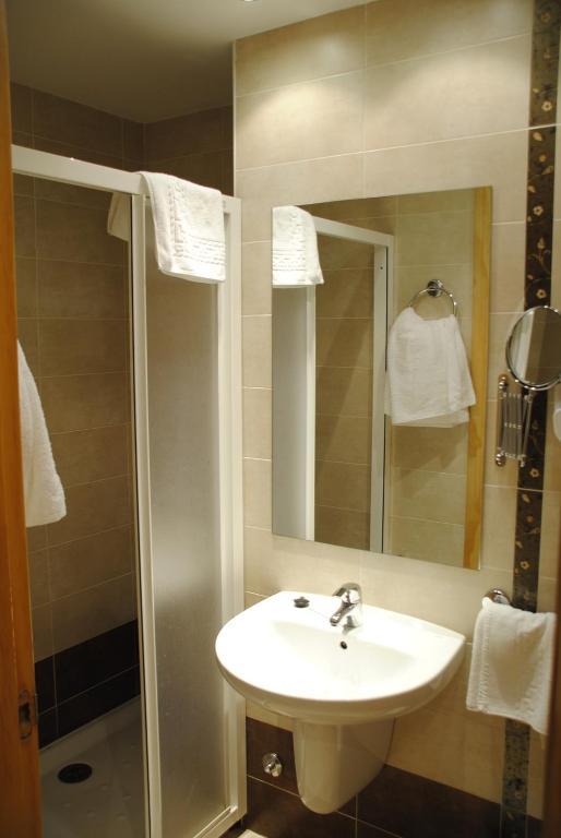 Hotel Alegria 바뇨스 데 몬테마요르 객실 사진